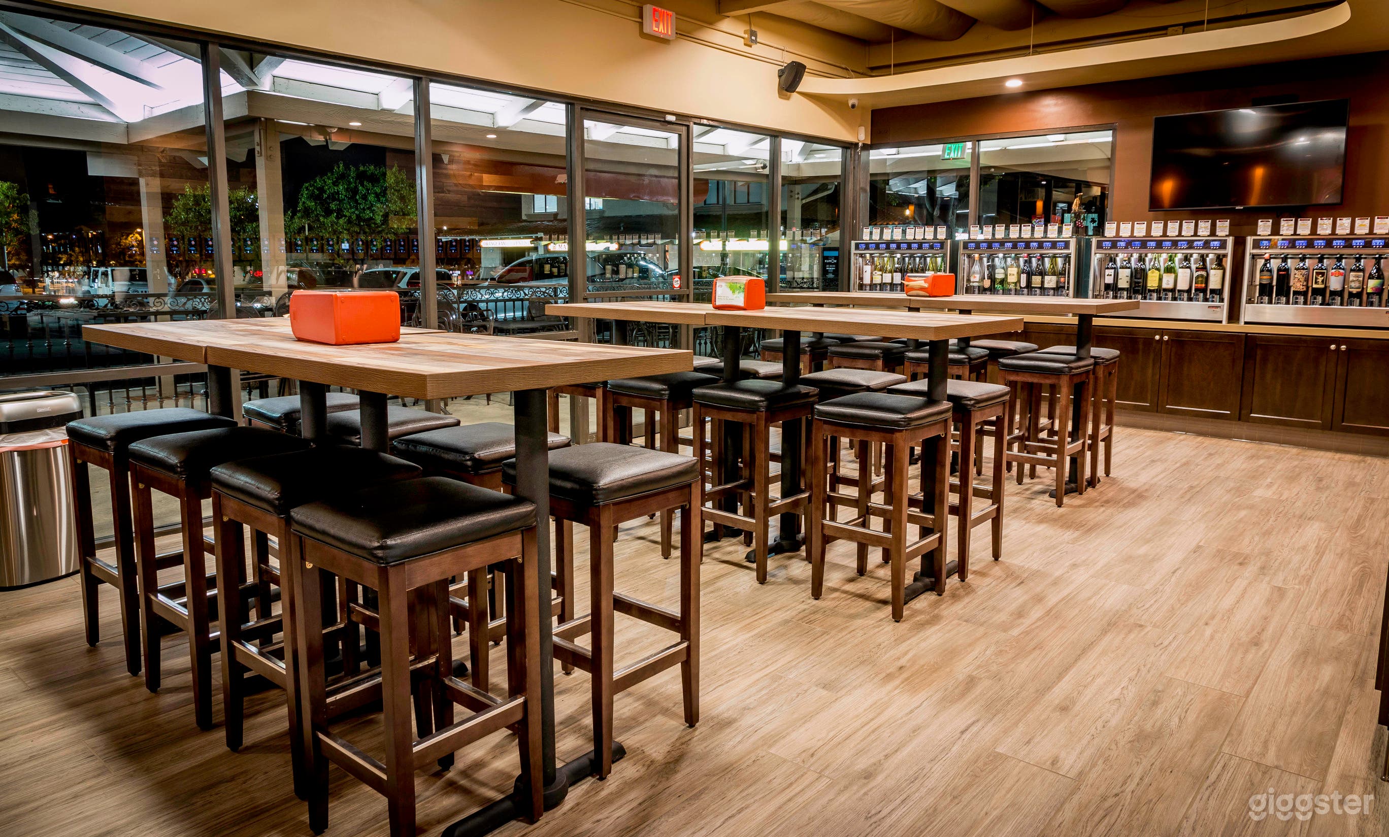 Spacious Wine Bar in central Orange County location Photo 1