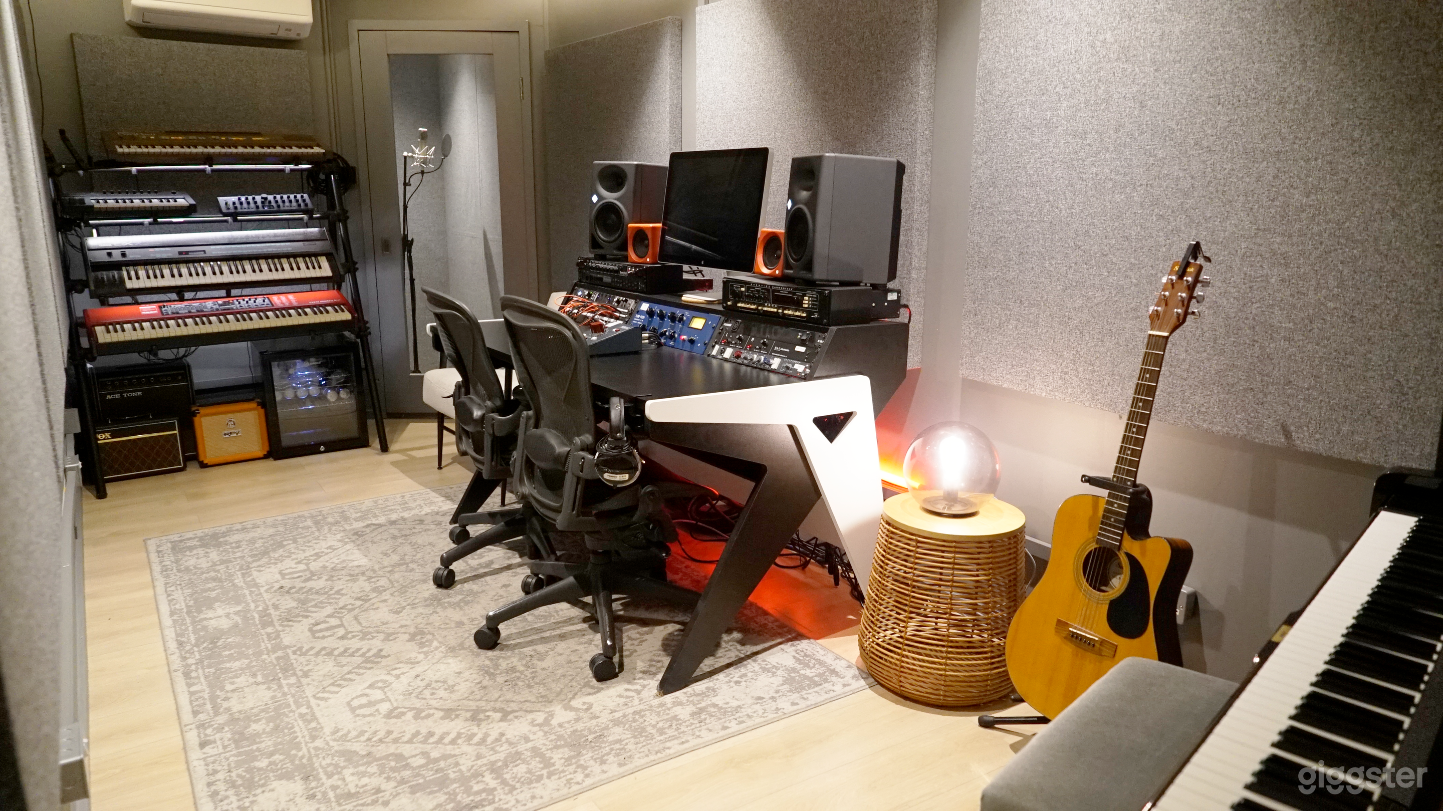 Studio B - Production &amp; Writing Room Photo 1