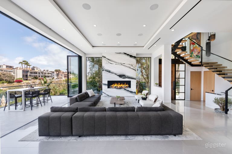  Luxury, Modern, Beach and Canal Home in Venice 