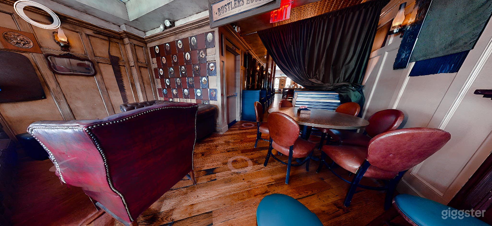 Cozy Rustlers Roost Lounge Photo 2