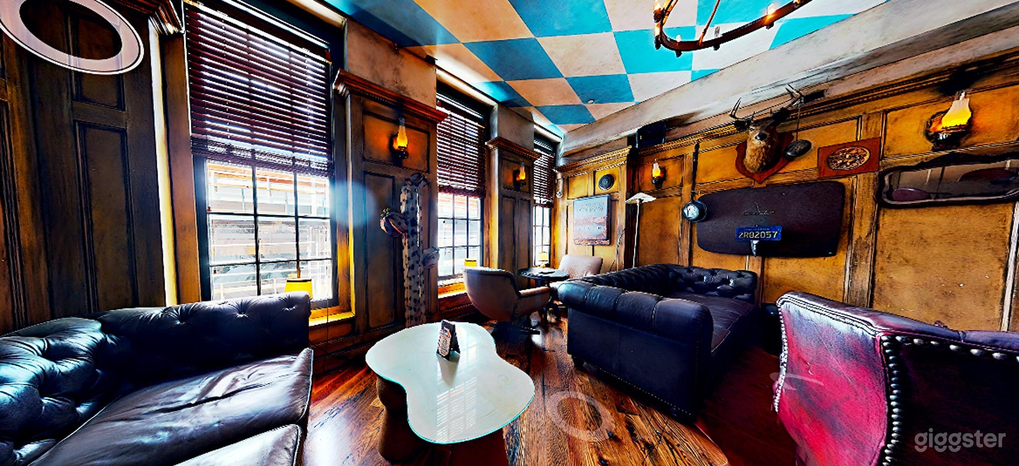 Cozy Rustlers Roost Lounge Photo 3