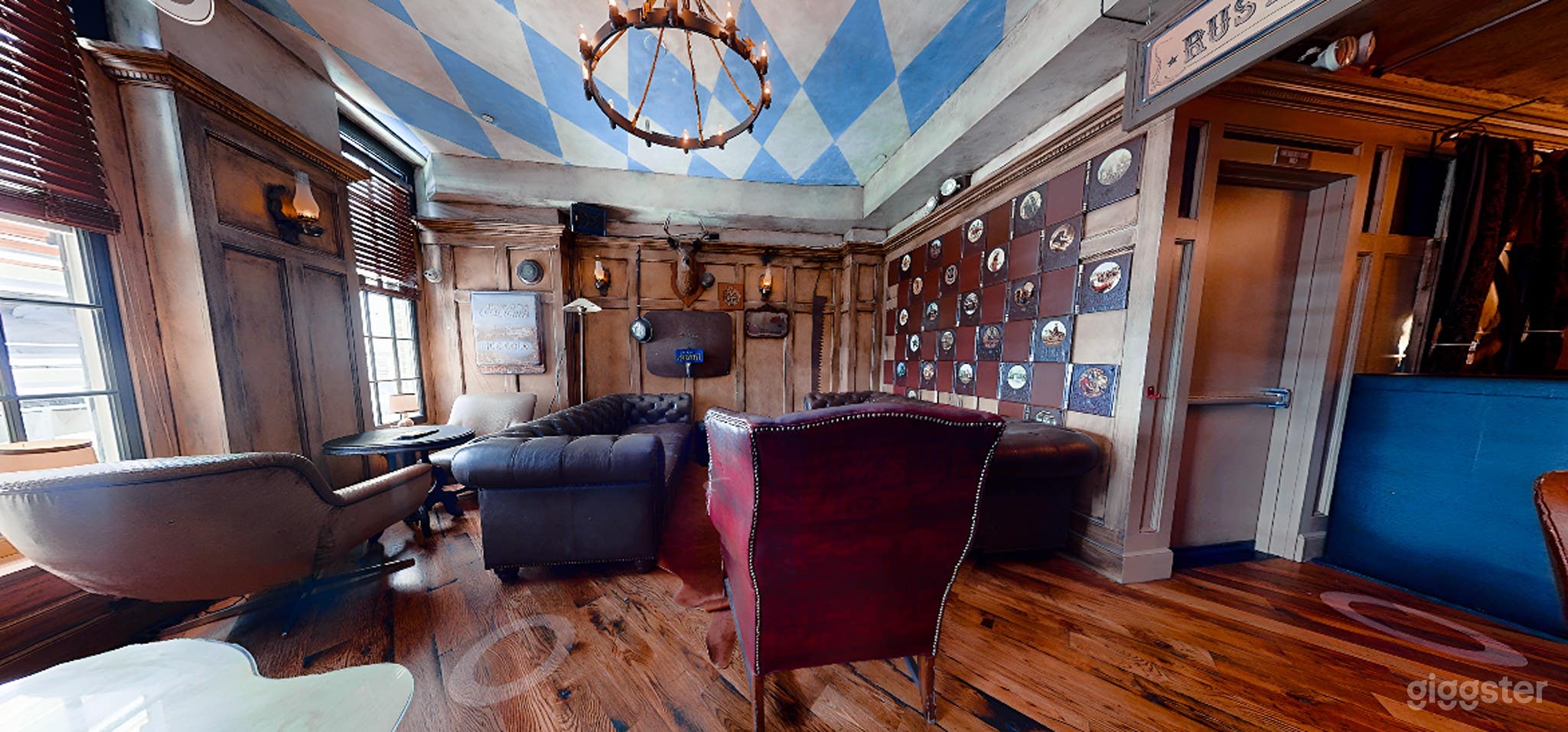 Cozy Rustlers Roost Lounge Photo 1