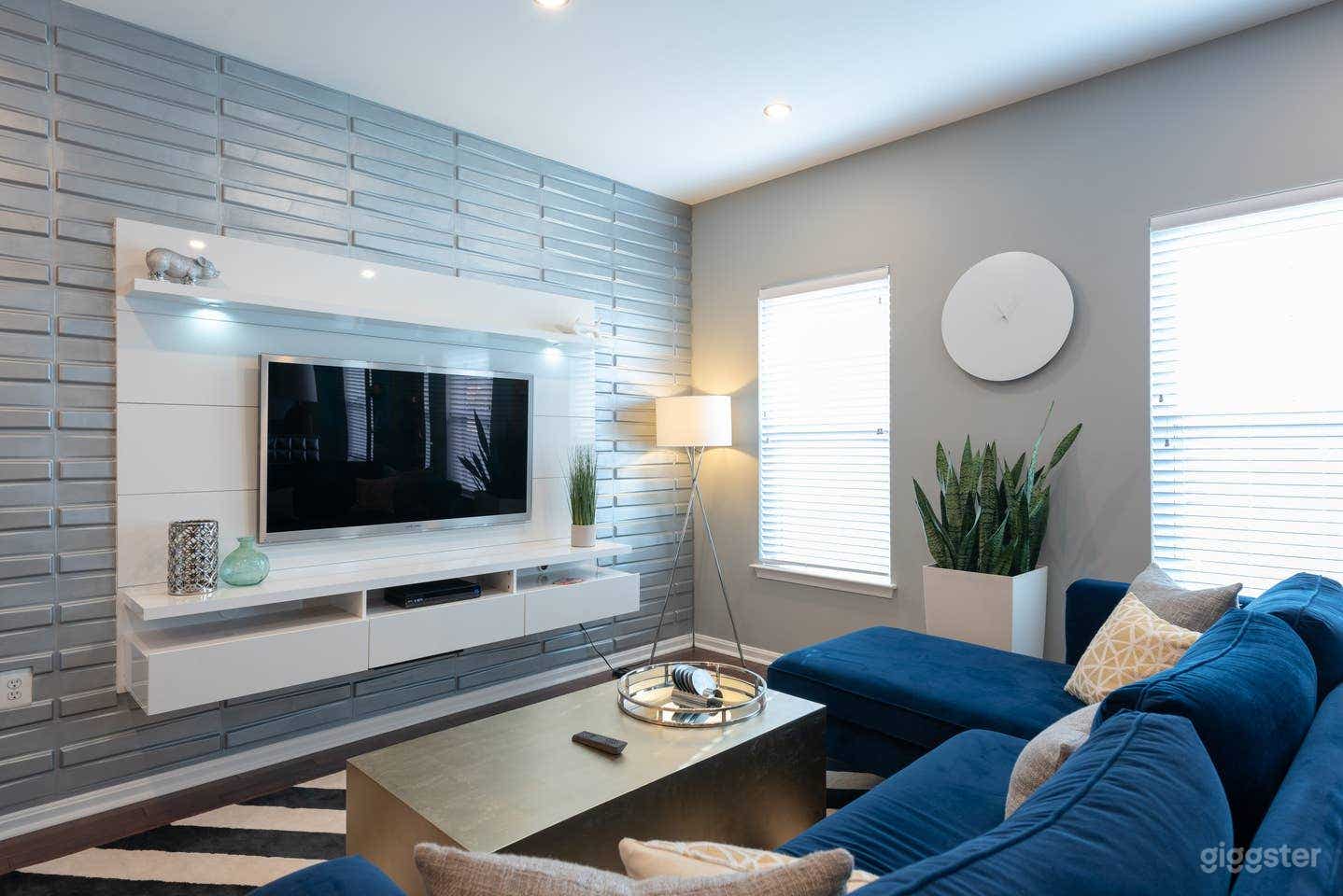 Modern Townhome with natural light Photo 2