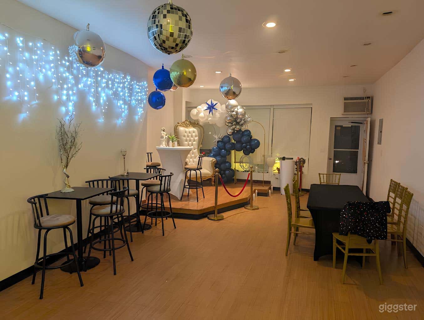 Stunning NY Lounge &amp; Event Space Photo 2