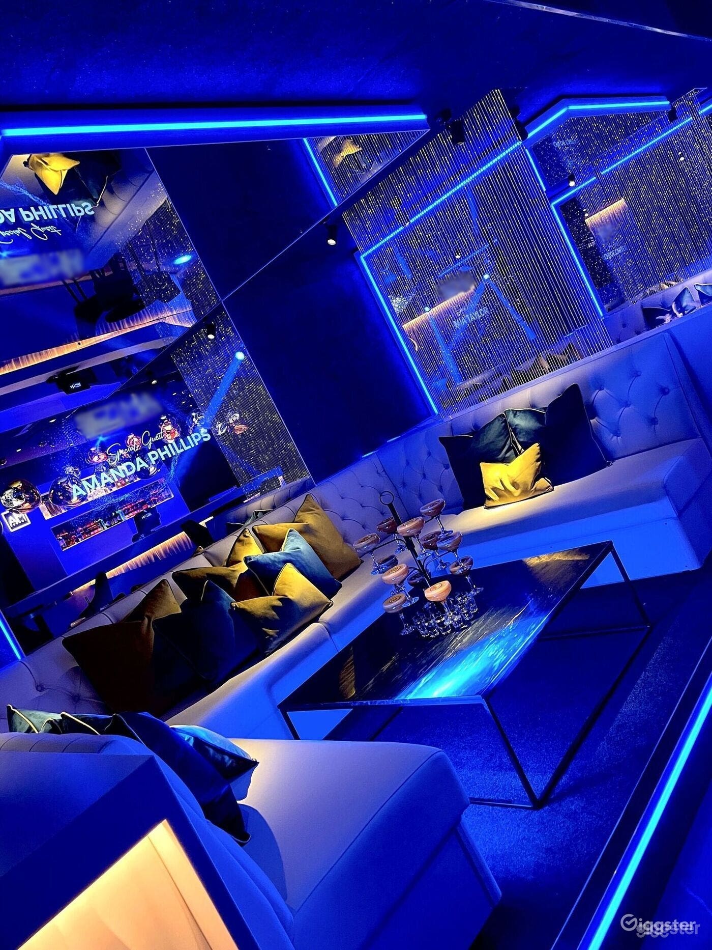Mia Lounge Photo 4