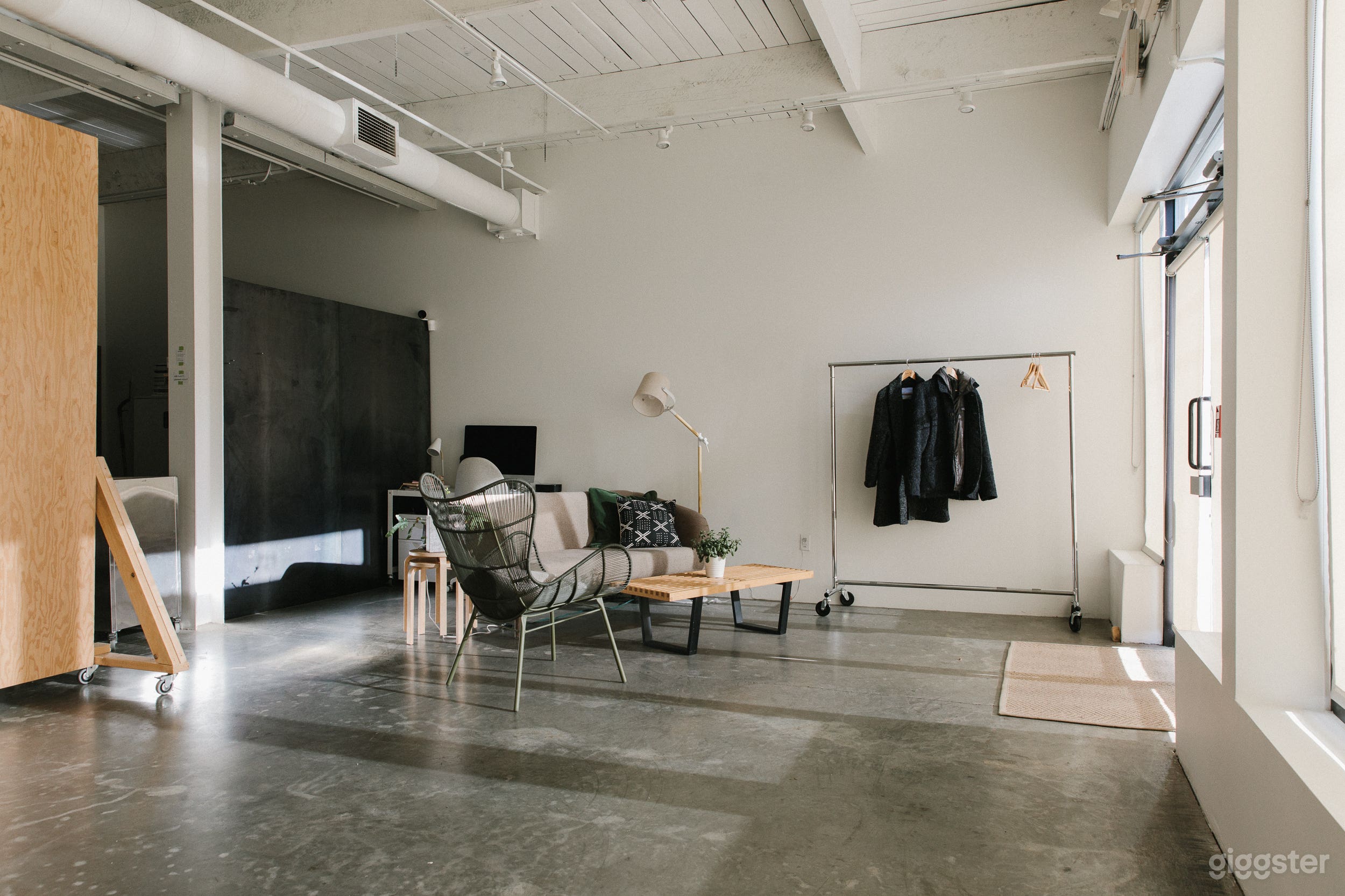 Bright Industrial Photo Studio Photo 3