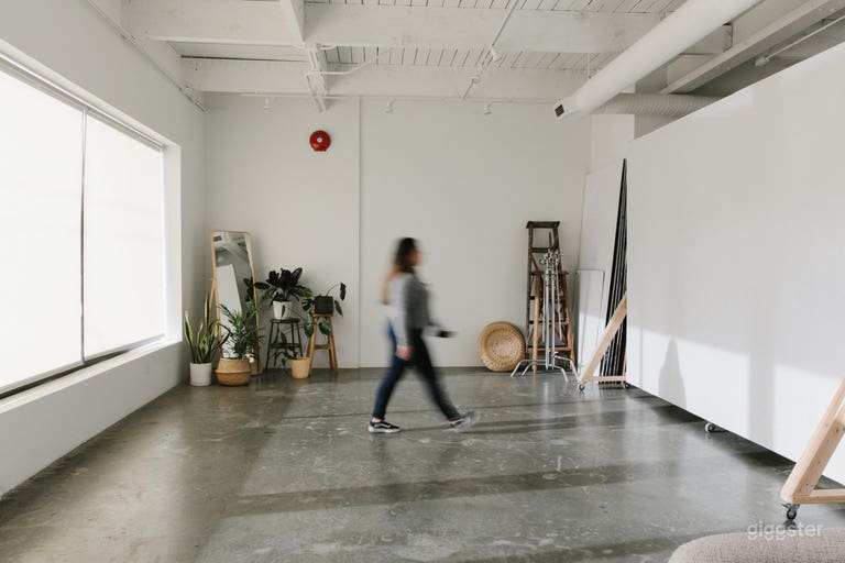  Bright Industrial Photo Studio 