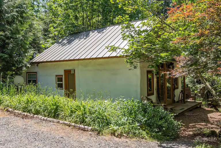  Charming & Cozy Cottage Secluded in Private Woods 