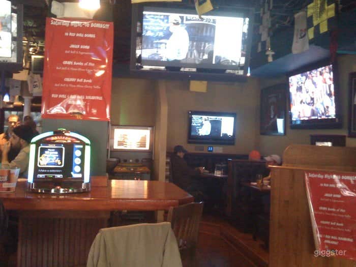 Iconic Sports Bar and Live Music Party Room Photo 3