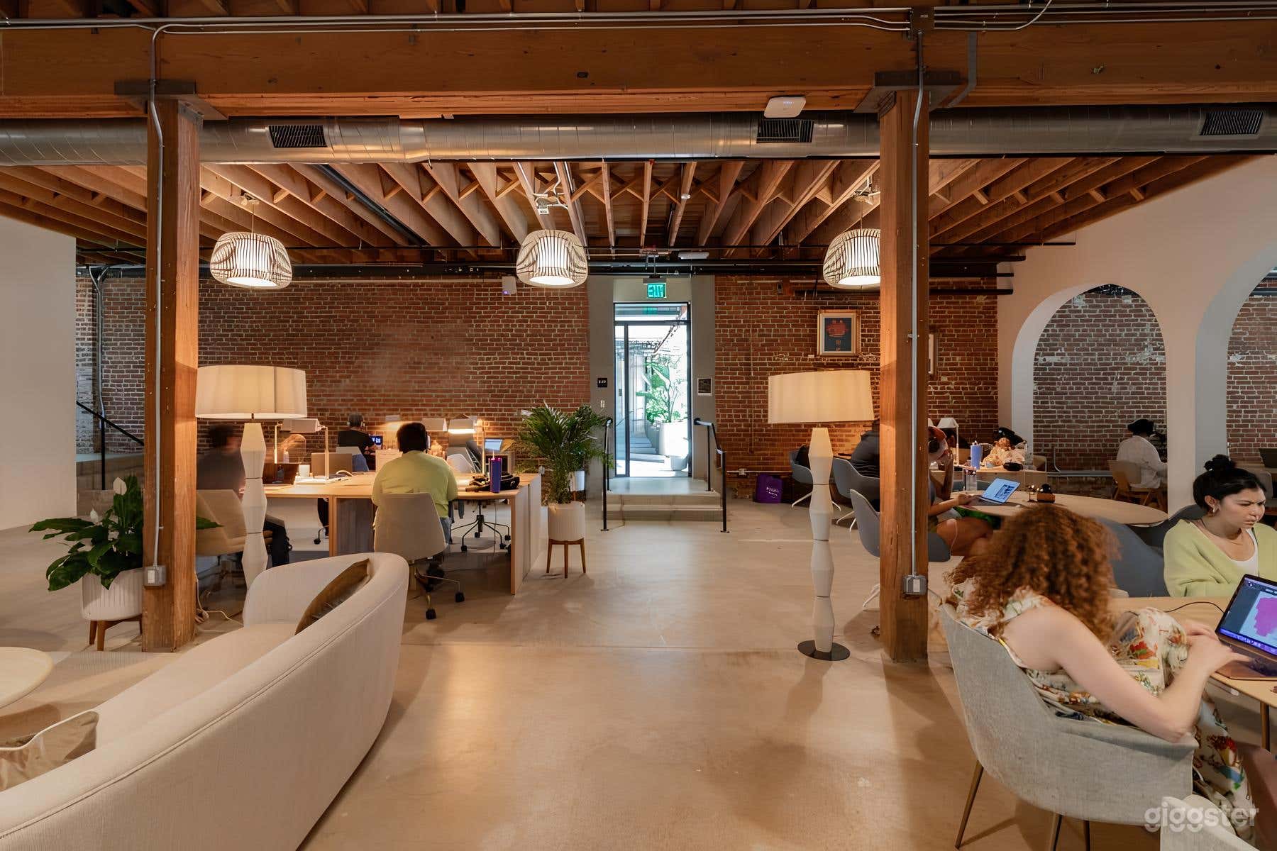 Industrial Loft-style Lounge in Los Angeles Photo 4