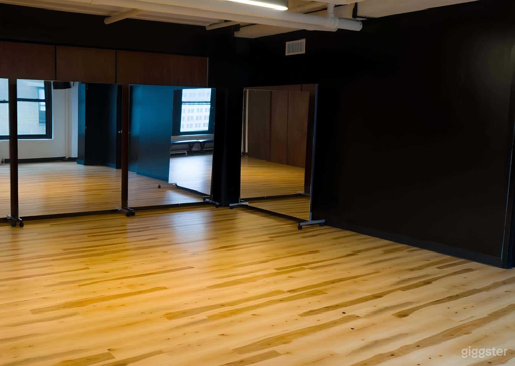 Bright Smaller Studio Room D  Photo 2