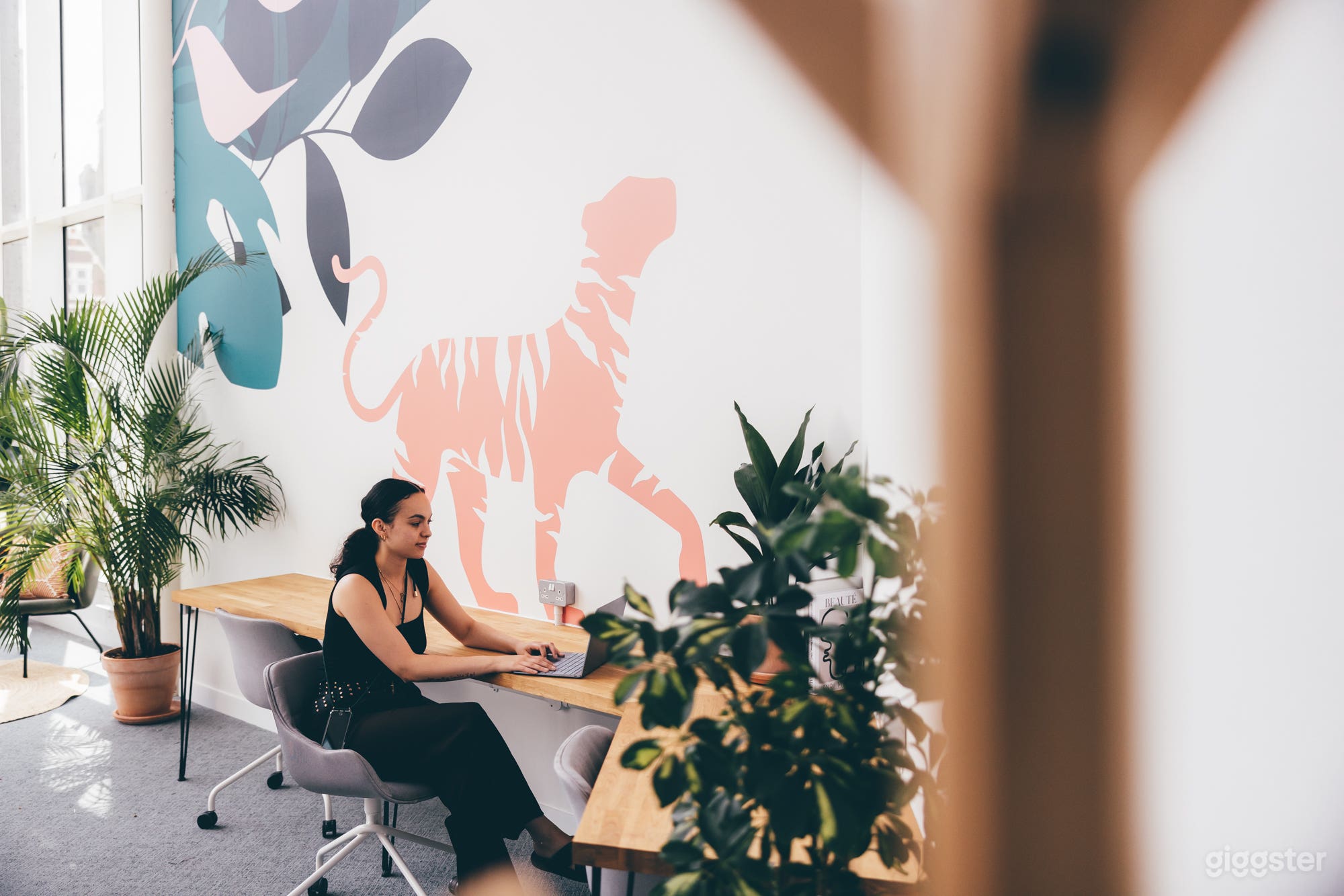 Amazing Hotdesk and Meeting Space in West London Photo 4