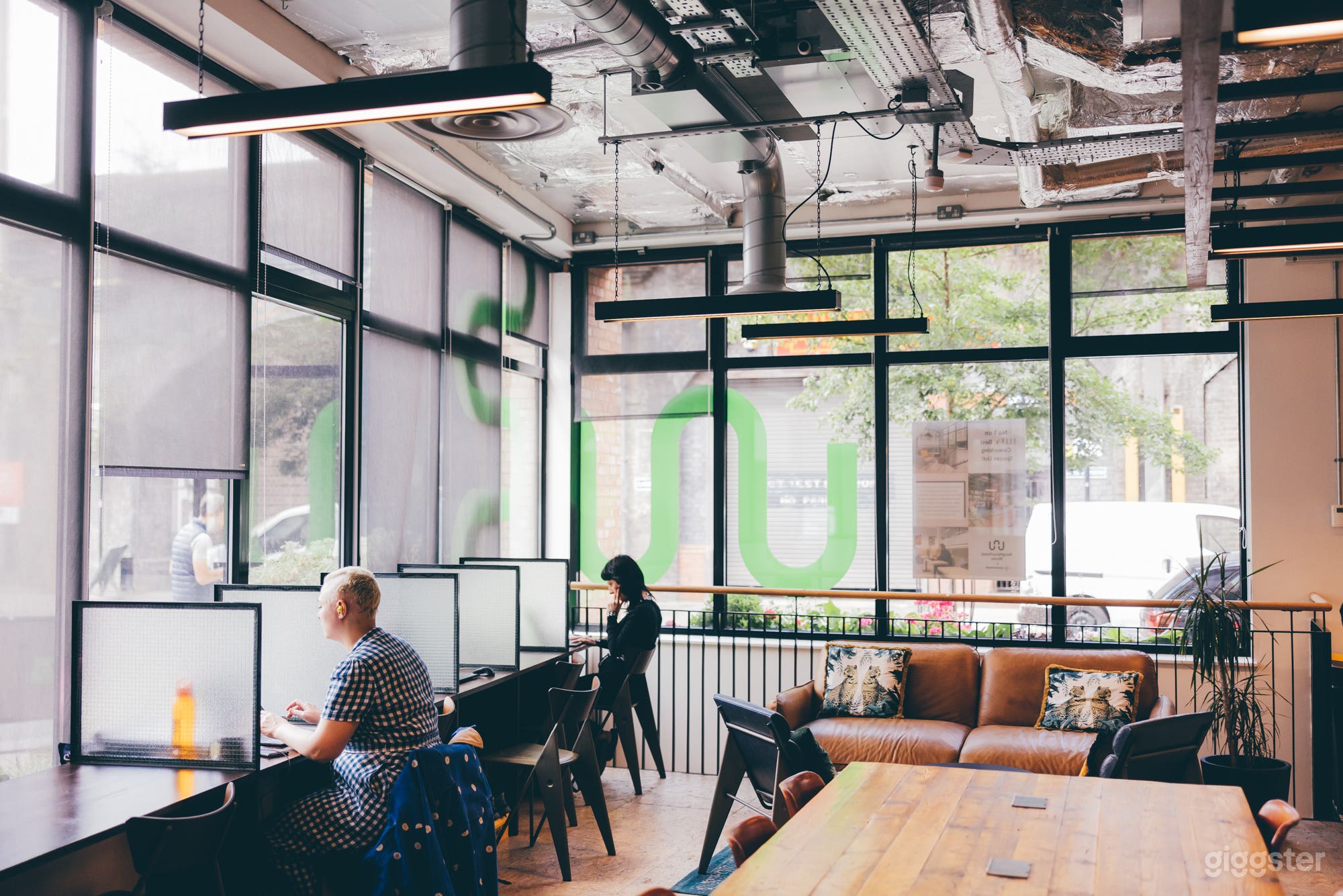 Amazing Hotdesk and Meeting Space in West London Photo 1