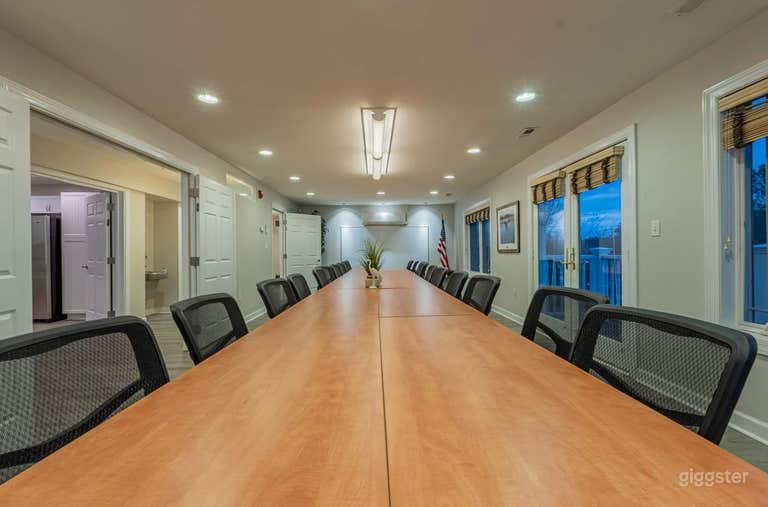  THE GREAT HERON ROOM (Large Conference Room) 