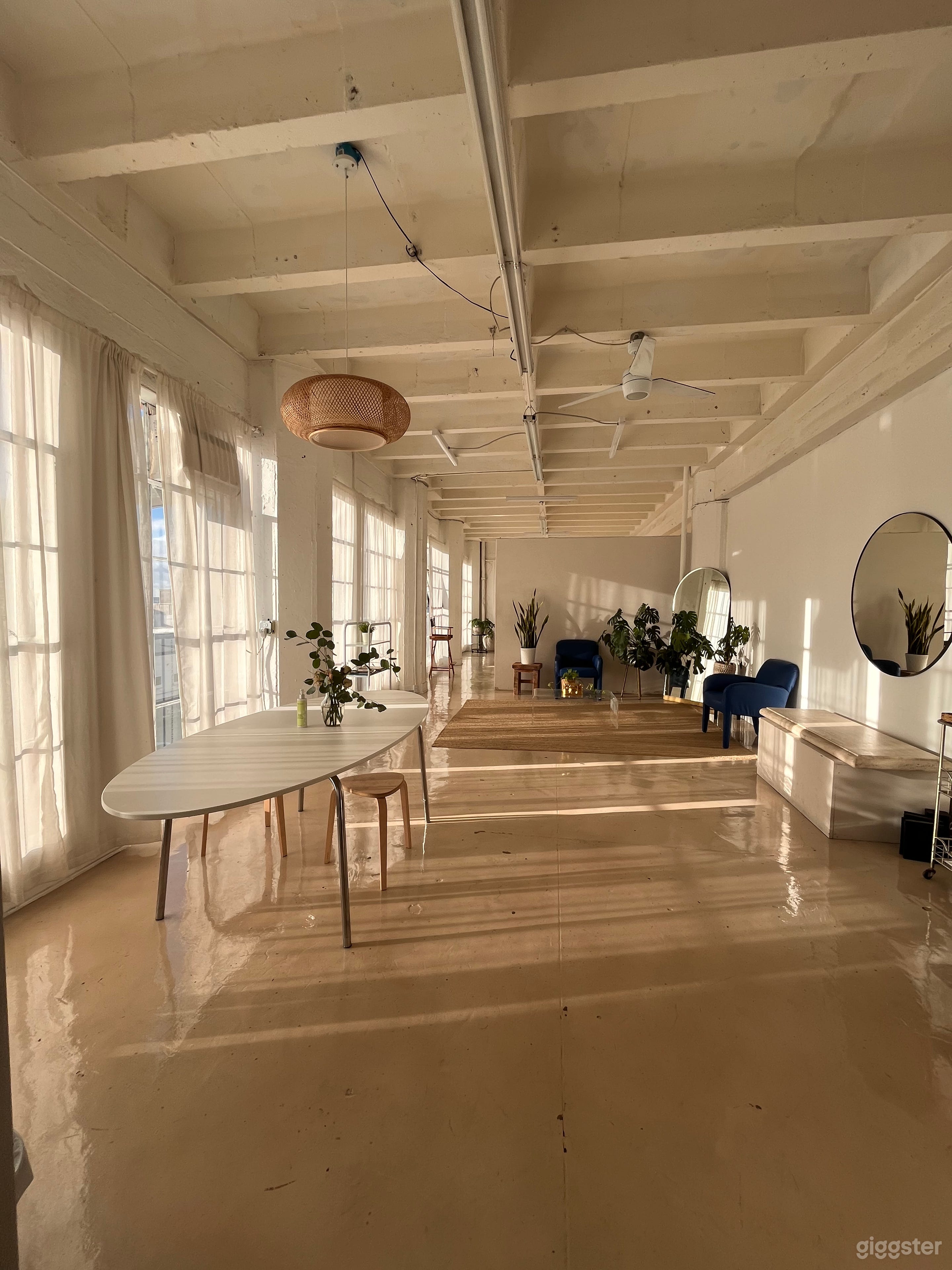 Minimal Natural Light Loft Studio Photo 1