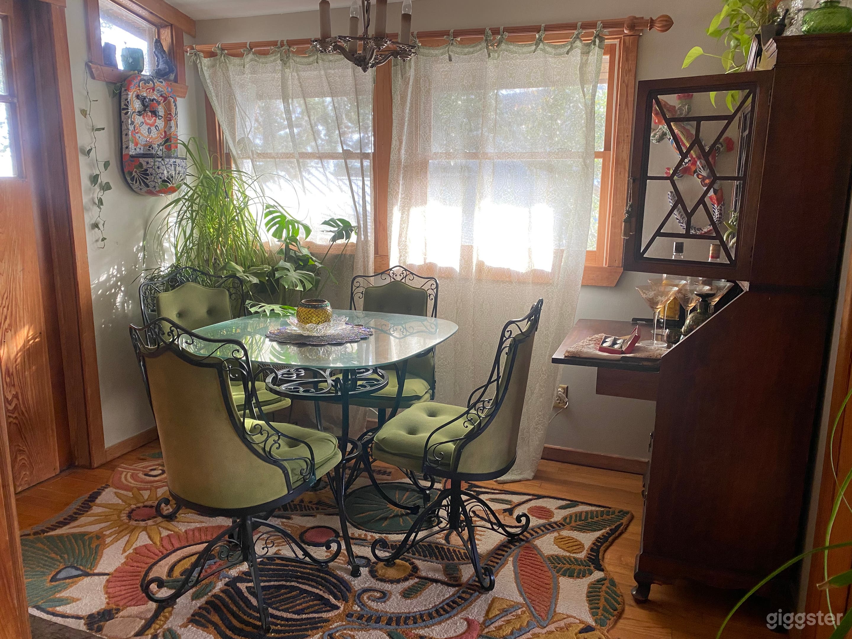 Horsepen Palace entryway / dining area