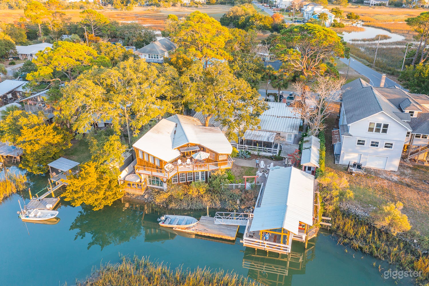 Creekside Paradise &amp; Horsepen Palace Photo 2