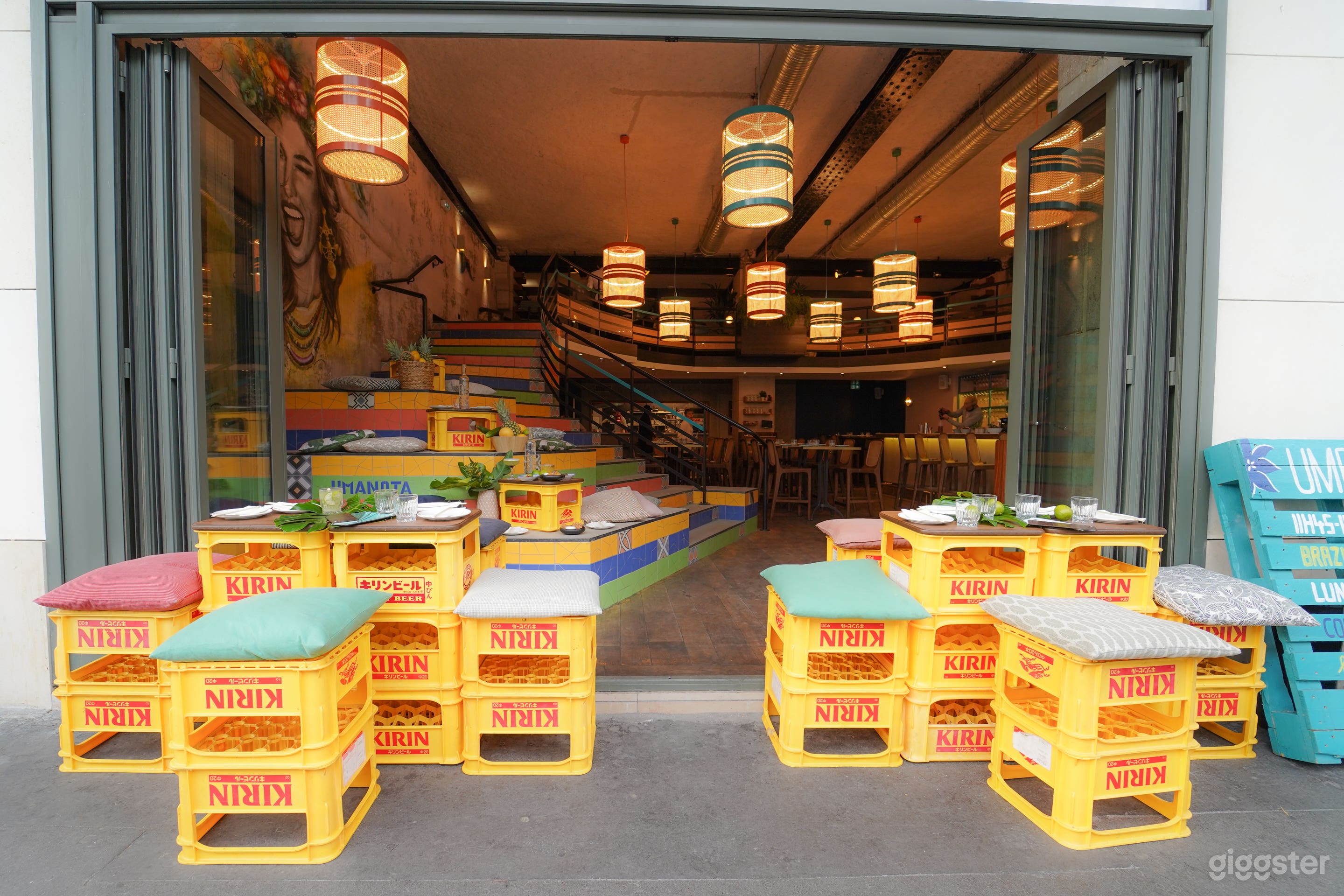 Vibrant Urban Space with Tropical Accents  Photo 2