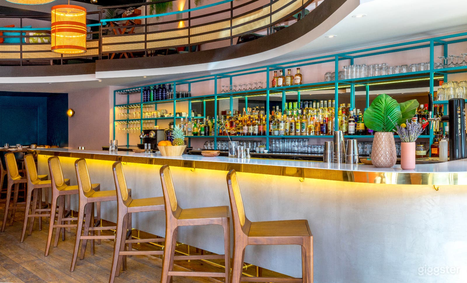 Vibrant Urban Space with Tropical Accents  Photo 4