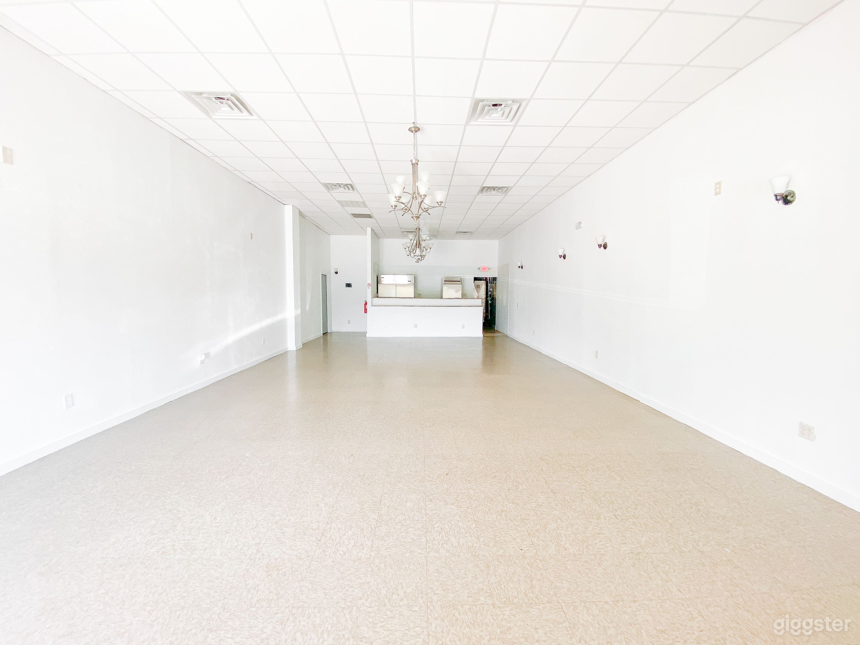 White Minimal Event Space Photo 4