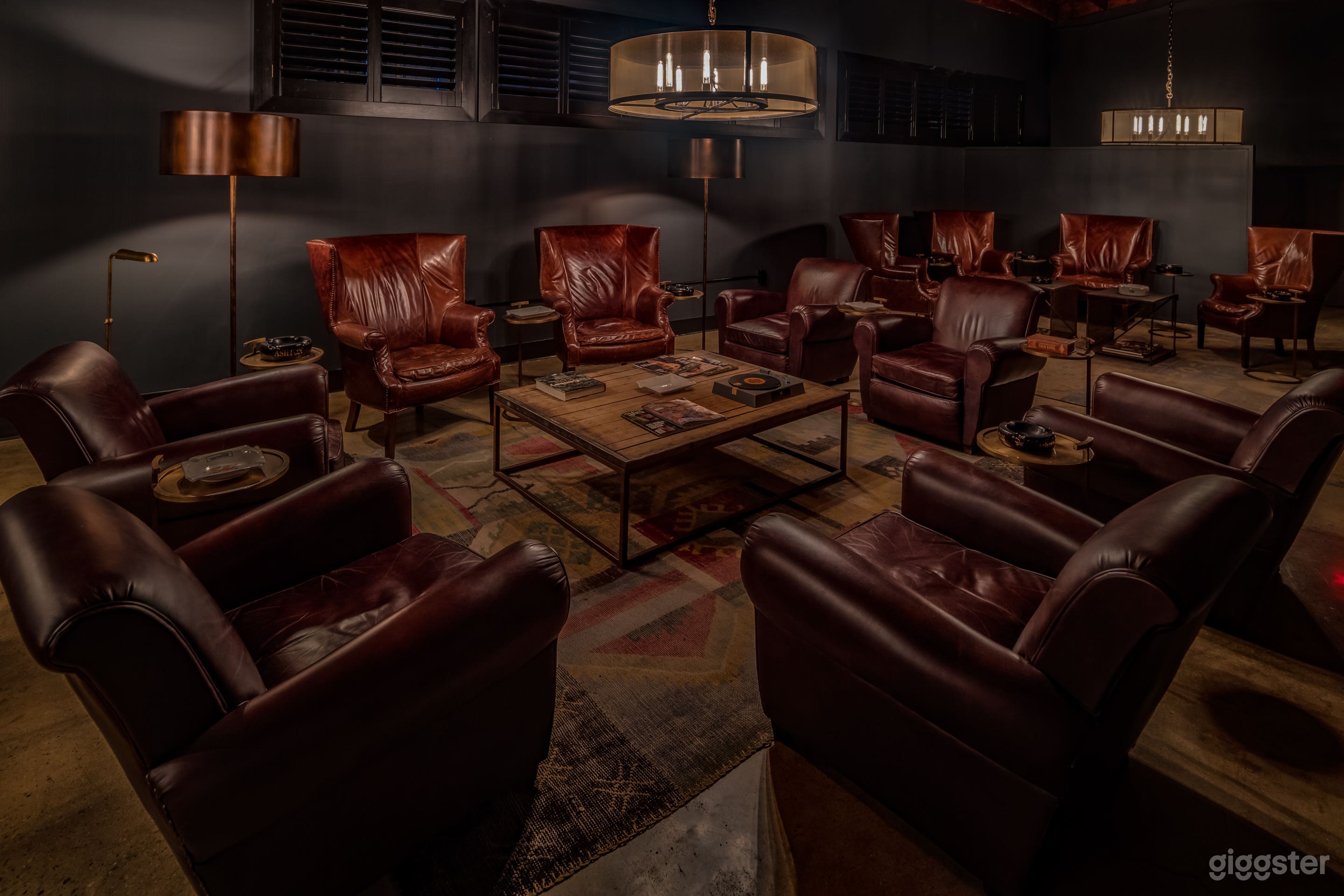 Exclusive Luxurious Private Members Cigar Lounge Photo 4