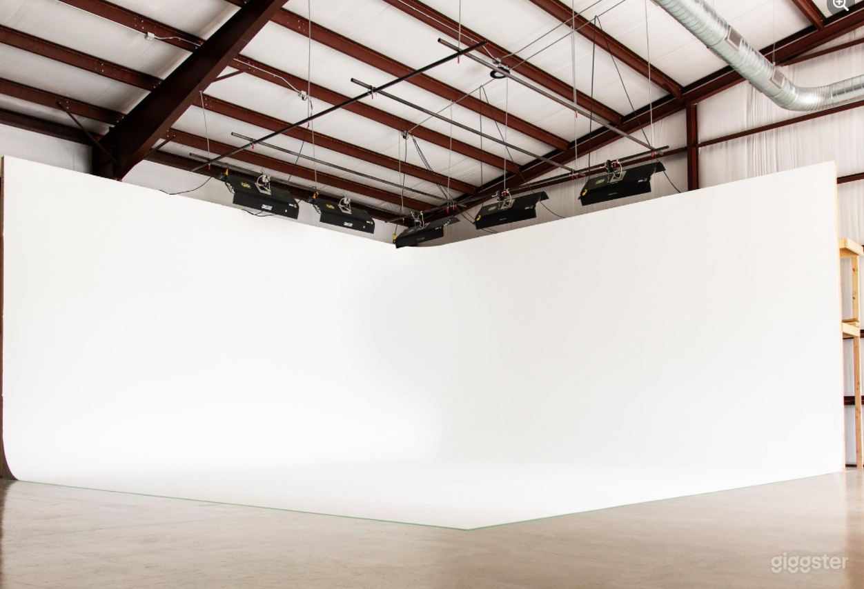 Cyc–Wall Studio in Driftwood Photo 4