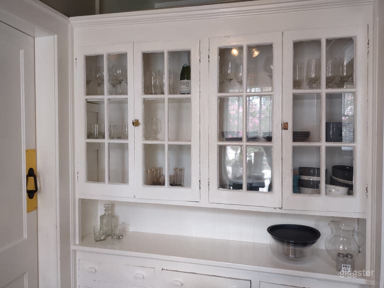  -Wine Glasses
-Scones
-Classic Liquor Vases
-Solid Drinking Glasses 