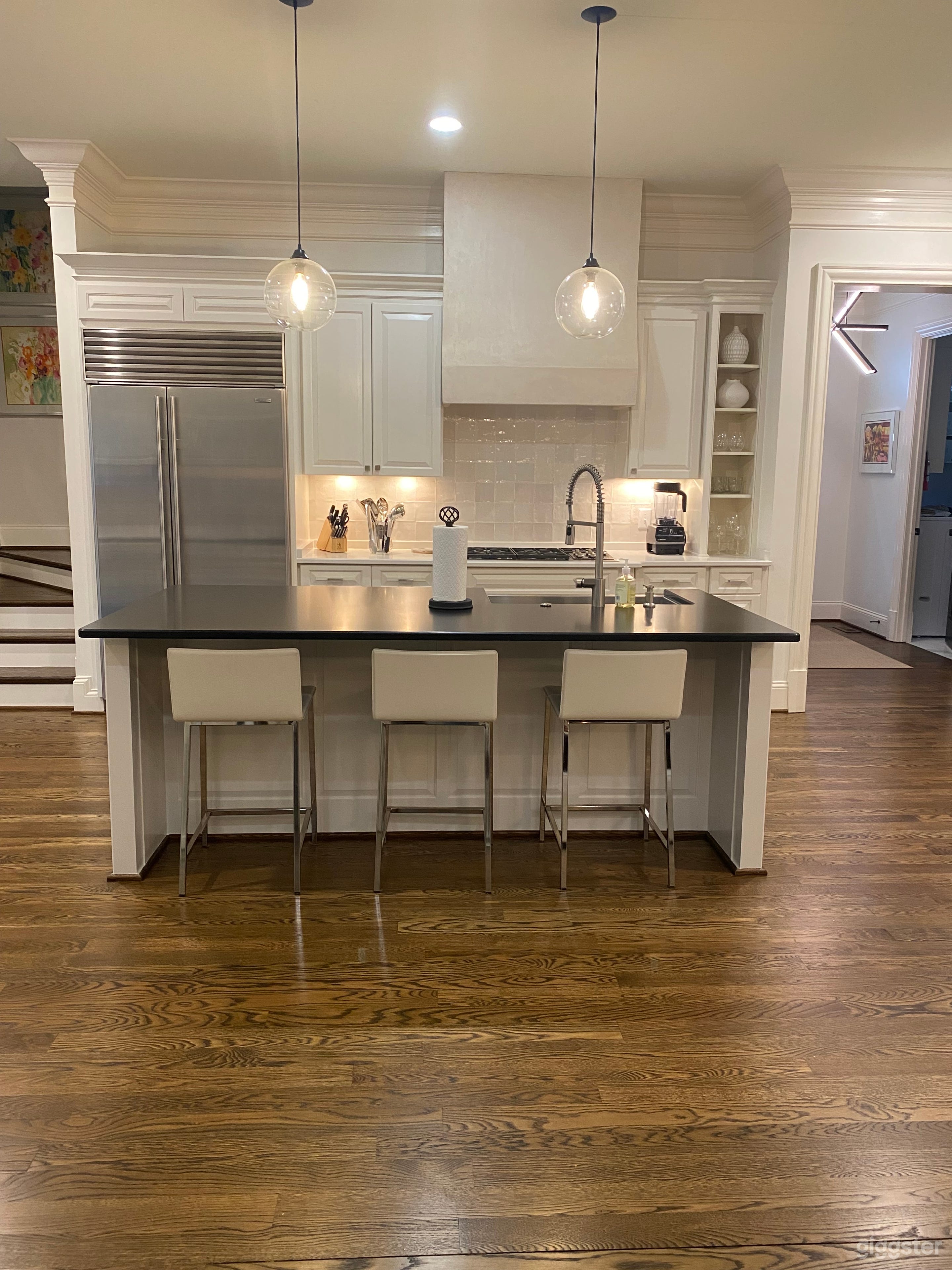 Centrally Located Upscale Nashville Home Photo 2