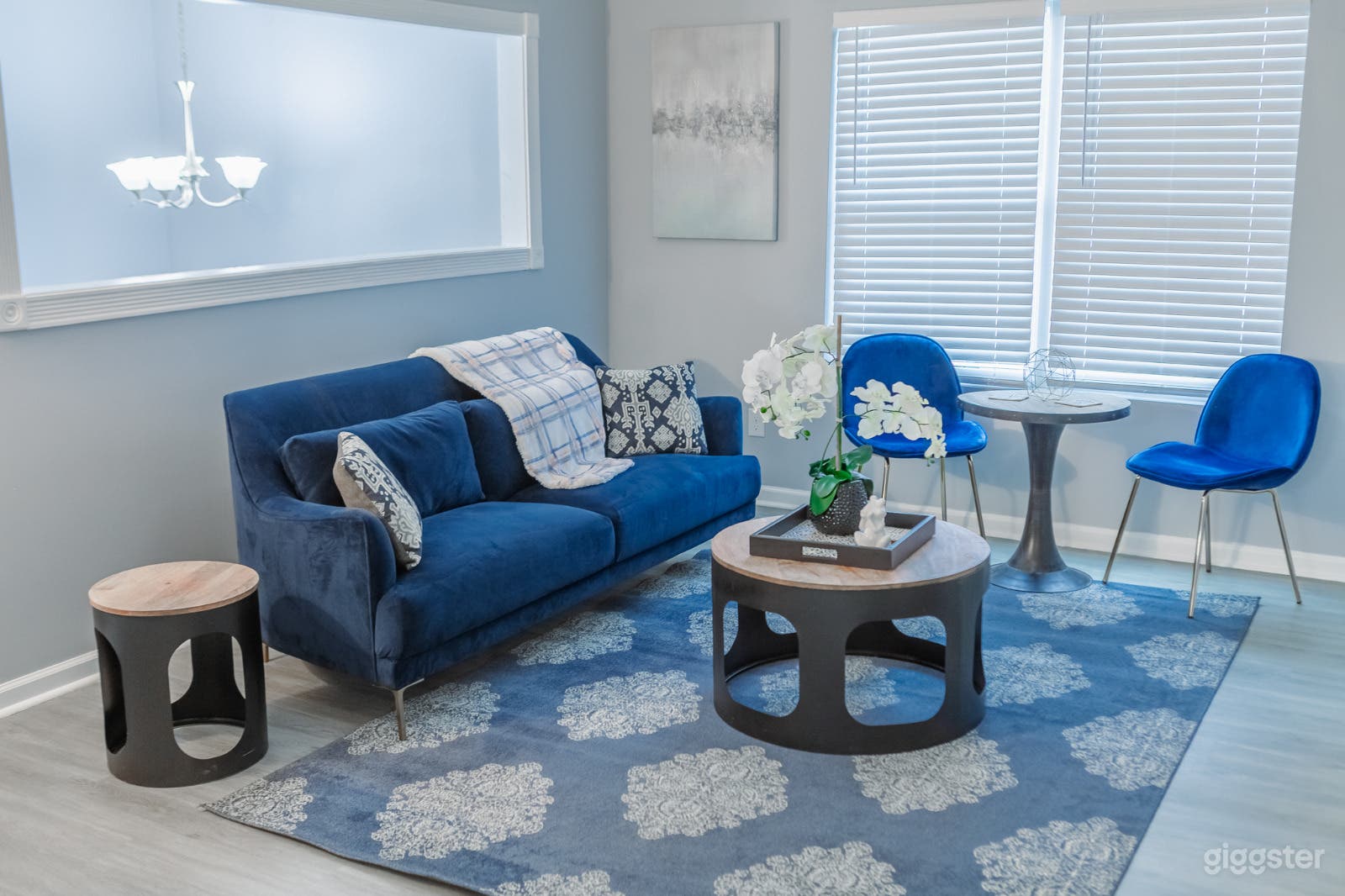 Chic Overlooking Terrace Scenery Photo 4