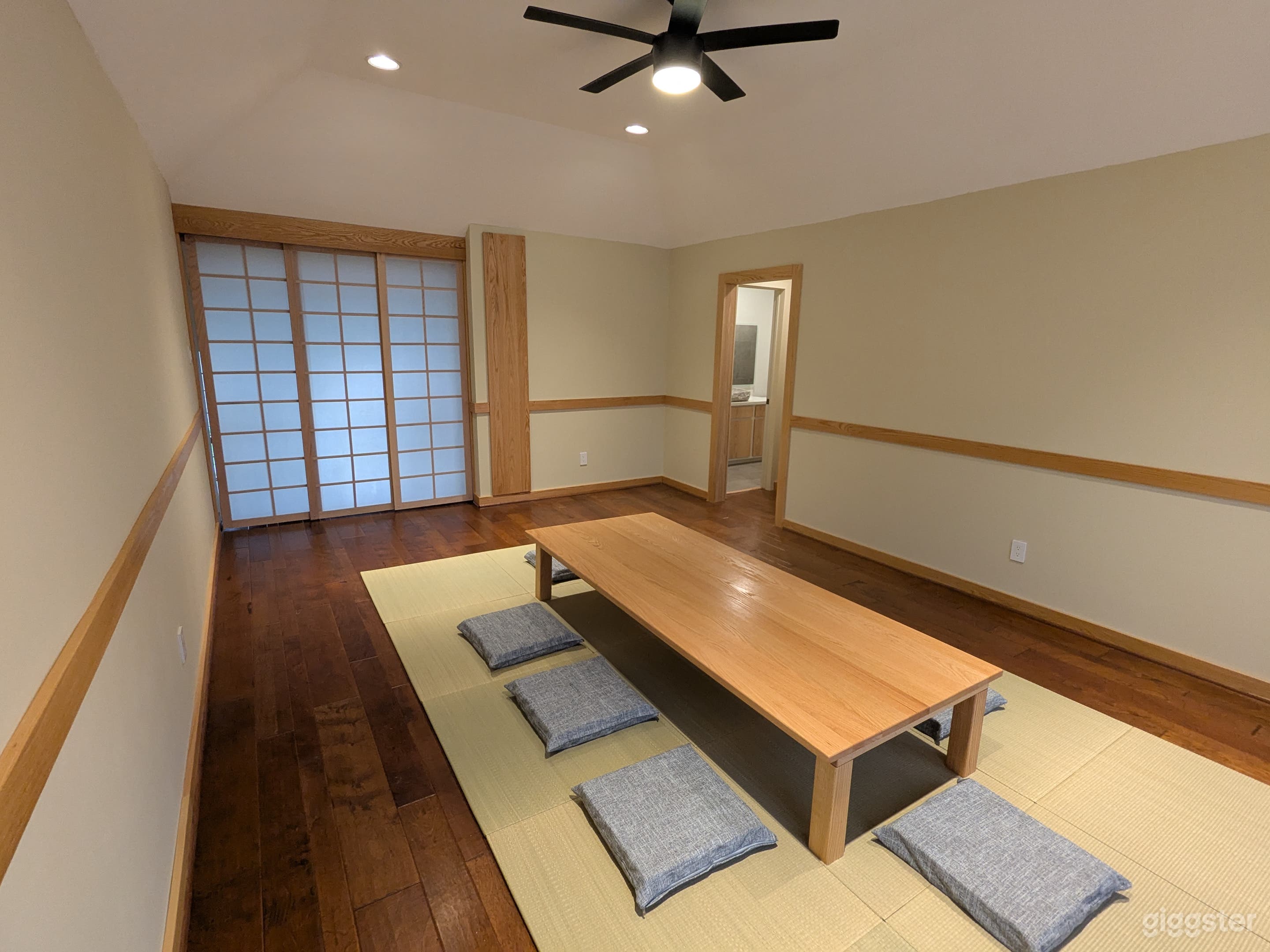 Japanese entertainment room Photo 3