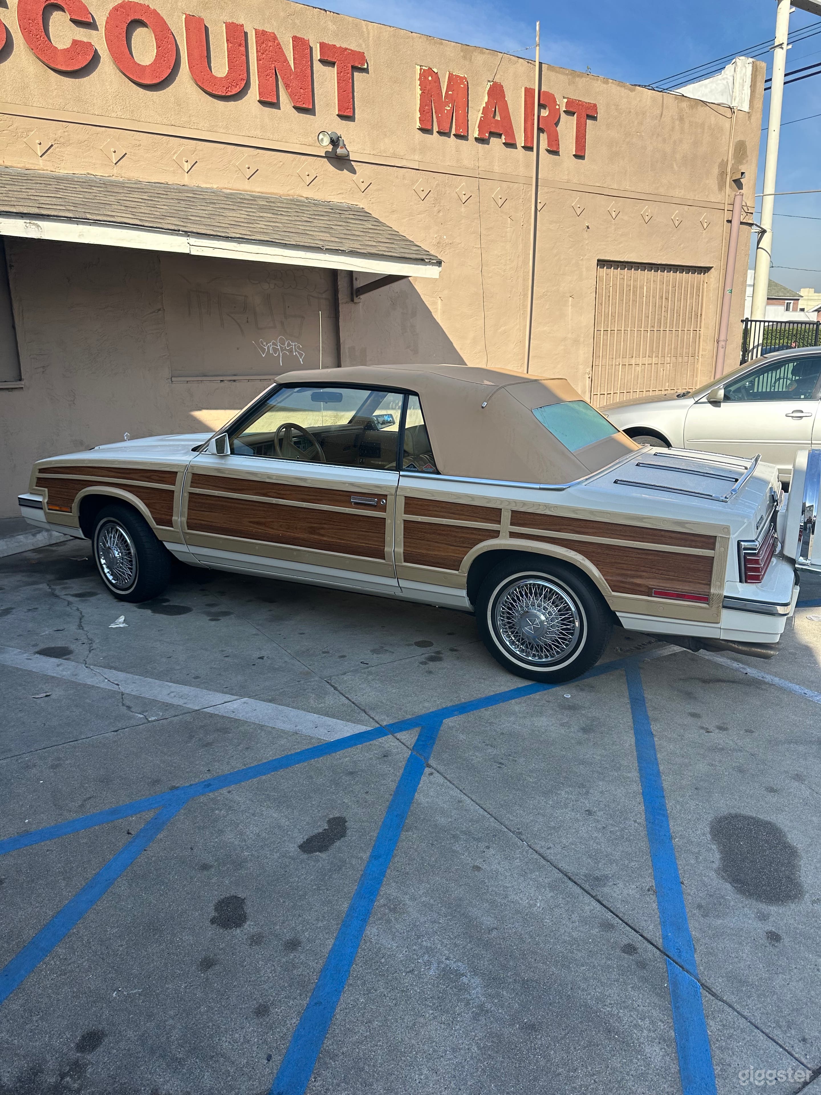 1985 Chrysler LeBaron Convetibl - Town &amp; country  Photo 3