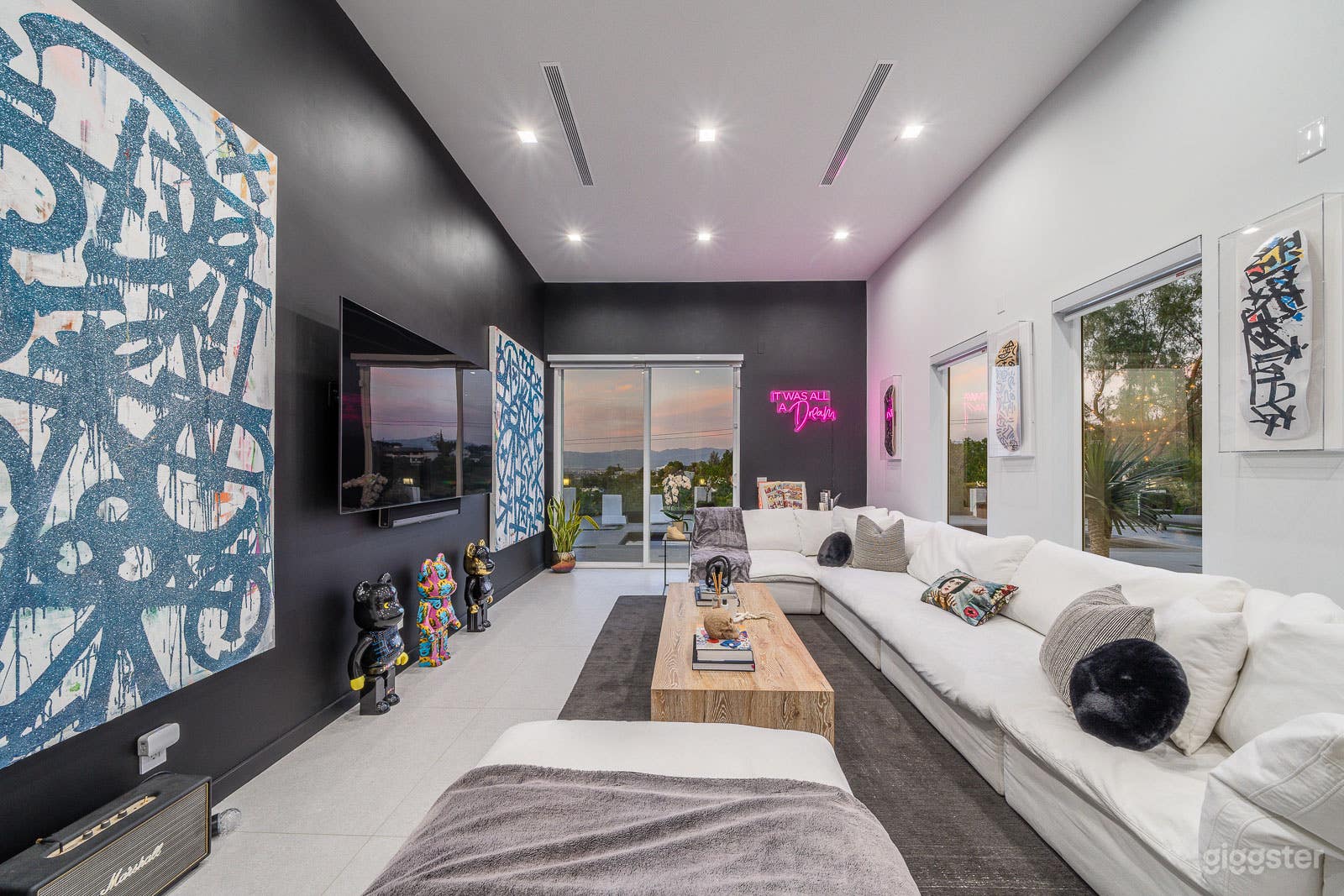 Hollywood Hills Mansion w/ Panoramic Valley Views Photo 4