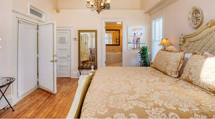  Romantic River Inn Suite Room  