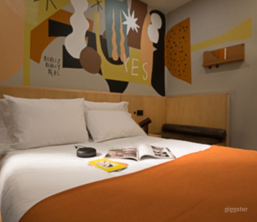 Trendy Photoshoot Space Photo 1