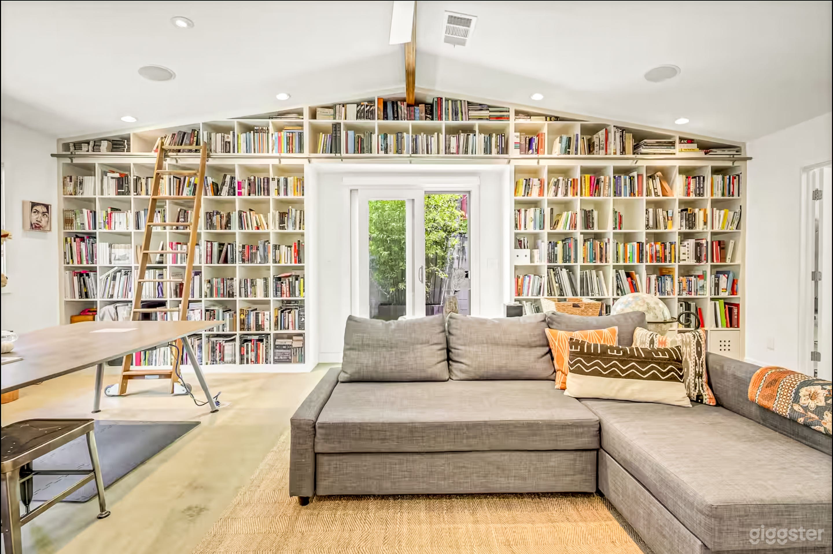 Coastal Encinitas Bungalow — Bright &amp; Stylish Photo 1