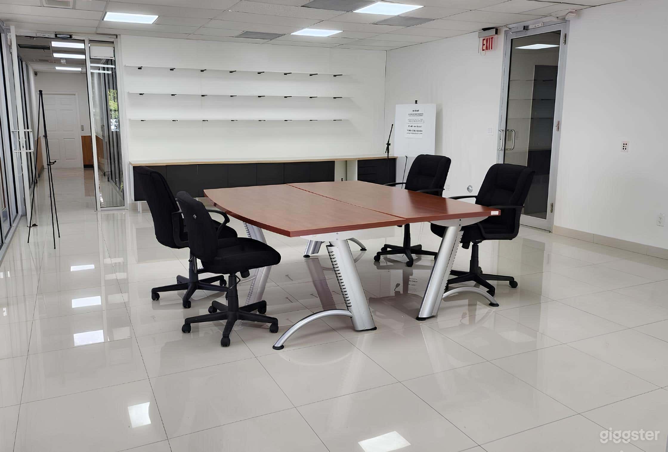 Bright Glass Office space in Miami Photo 3