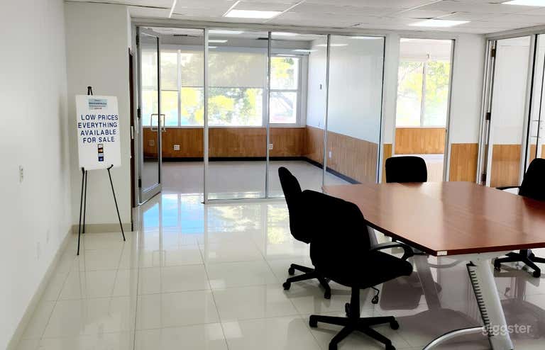  Bright Glass Office space in Miami 