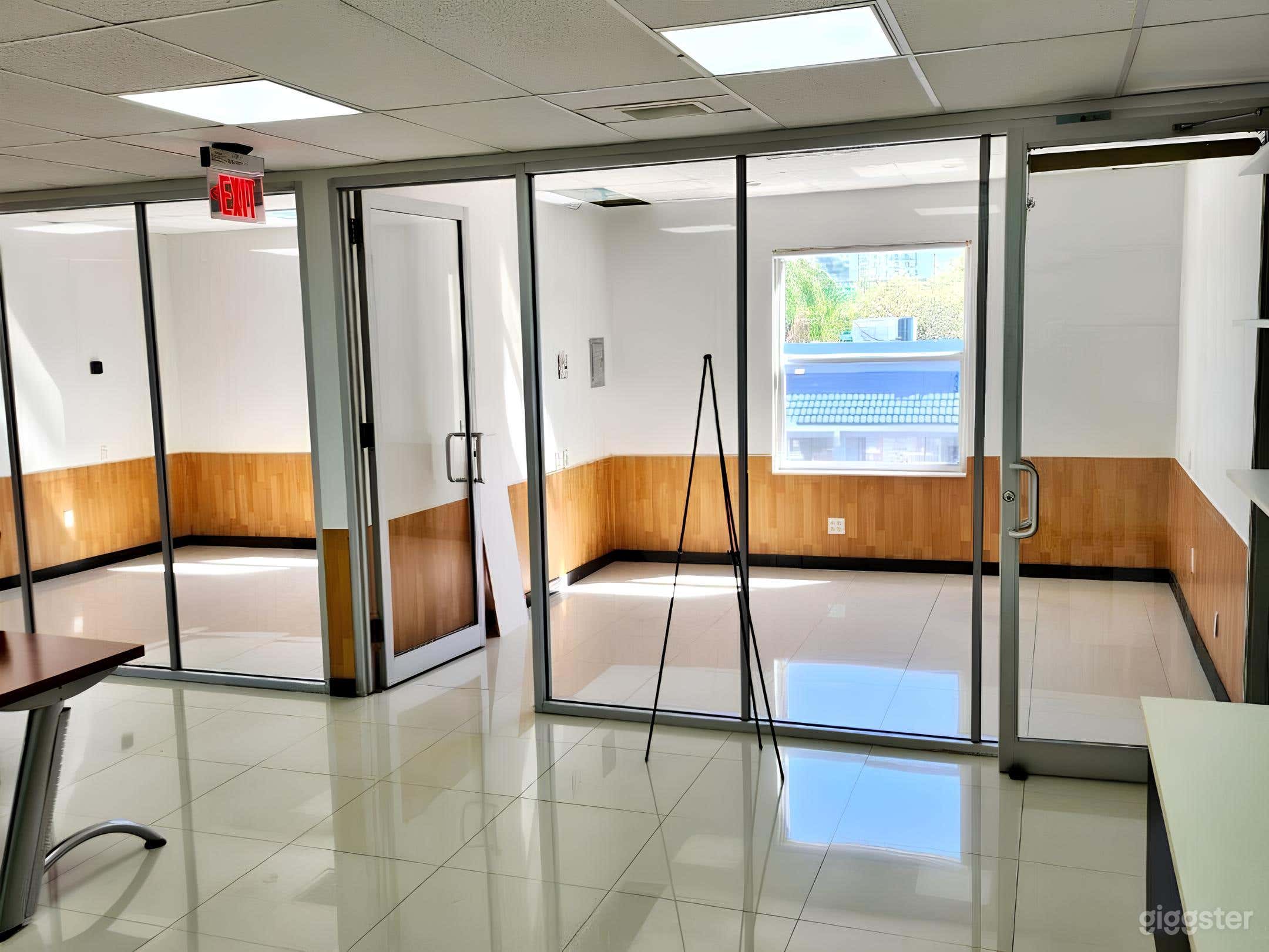 Bright Glass Office space in Miami Photo 2