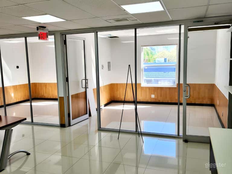  Bright Glass Office space in Miami 