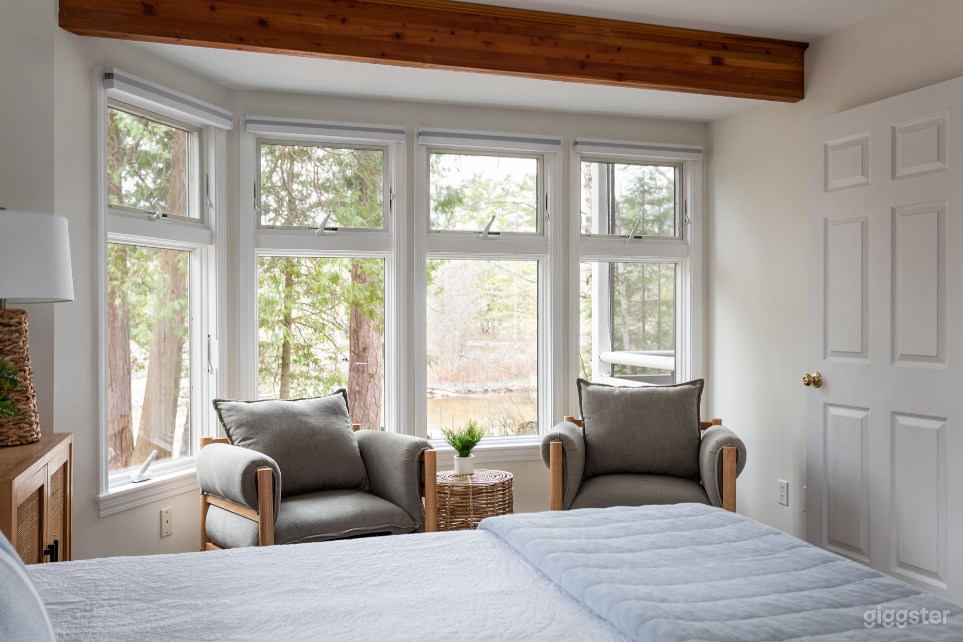 Newly renovated 5BR cottage on the water w kayak Photo 3