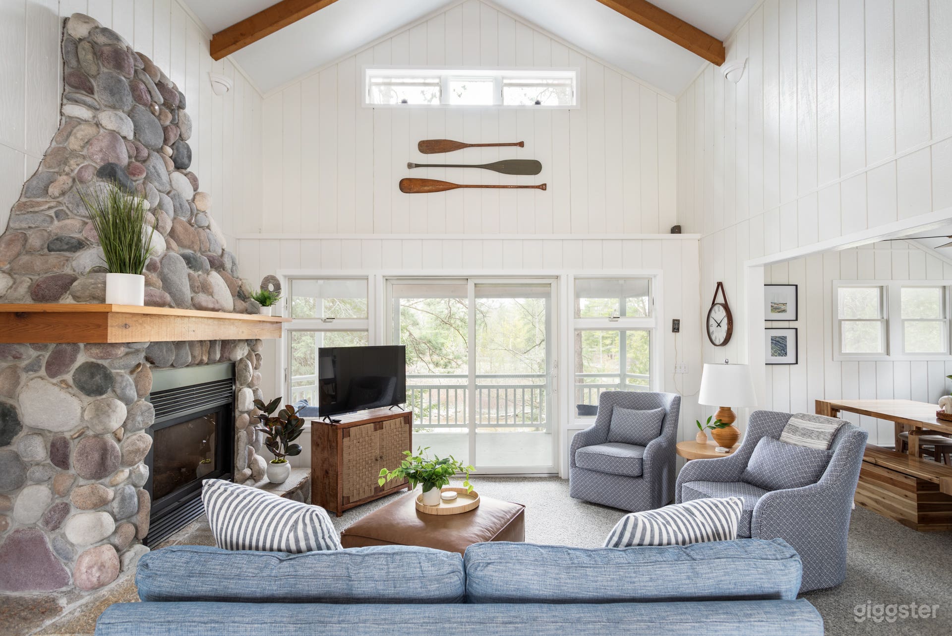 Newly renovated 5BR cottage on the water w kayak Photo 2