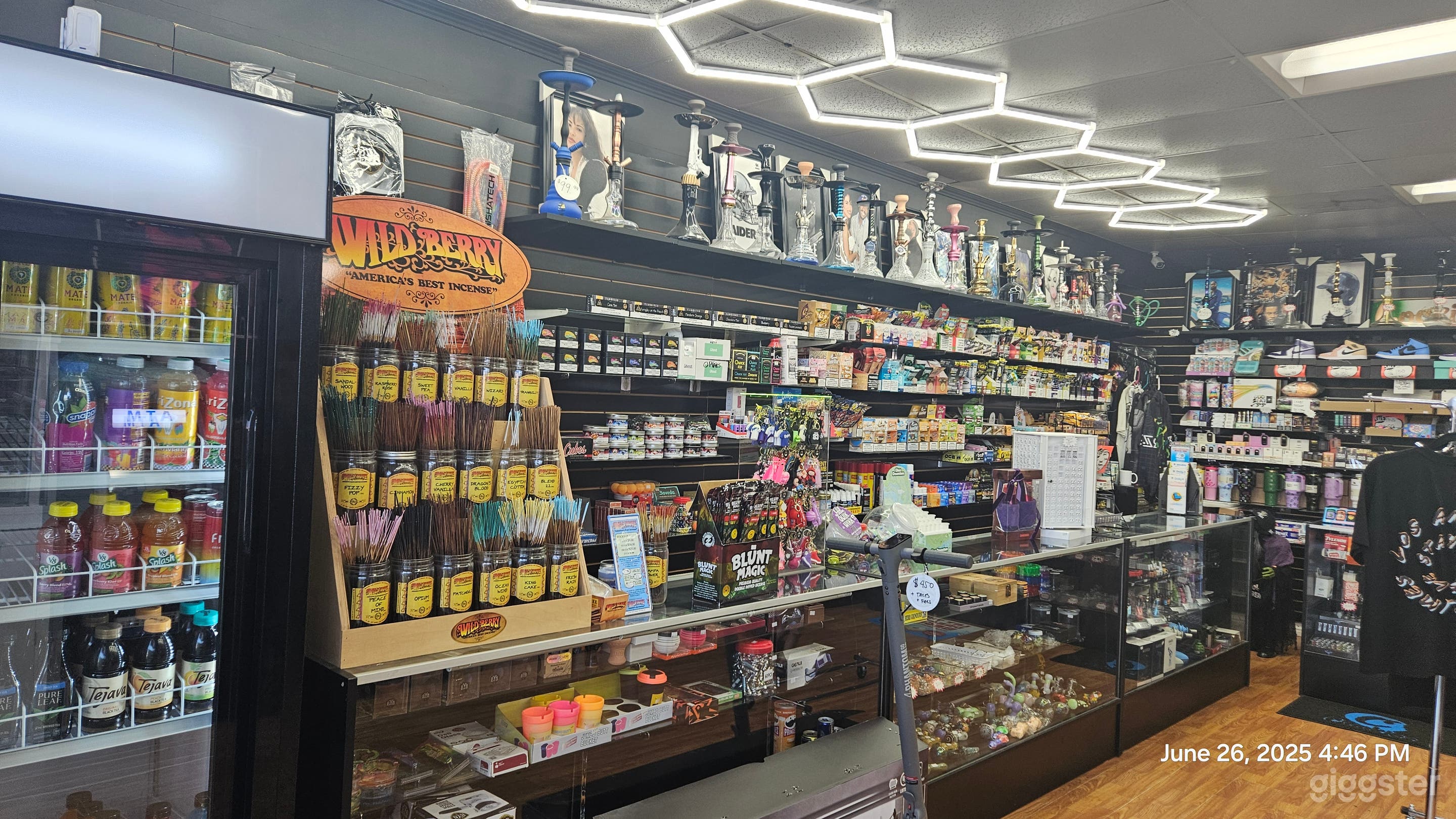 Valley Smoke Shop Van Nuys Photo 3