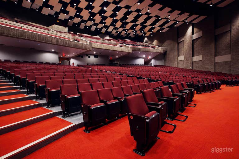  Sala de Espectáculos y Espacio para Eventos Premier con 2,200 Asientos 