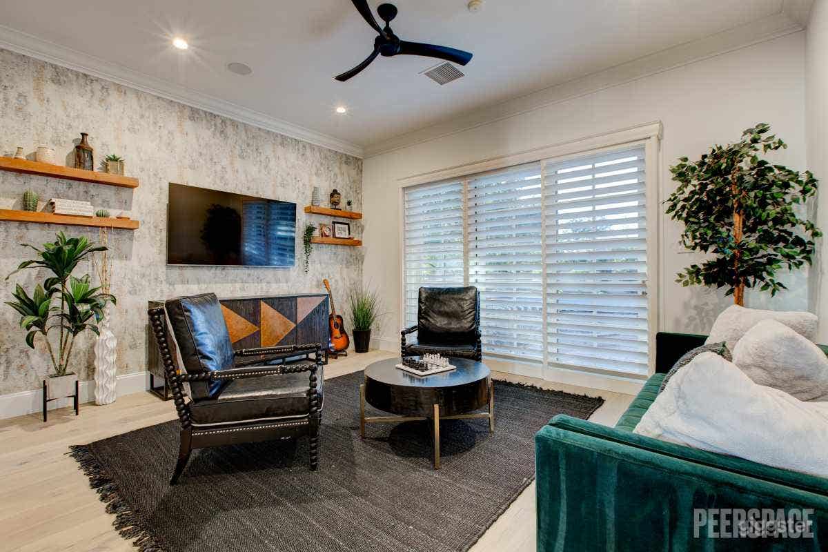 Luxury Arcadia Home - Natural Light Photo 3