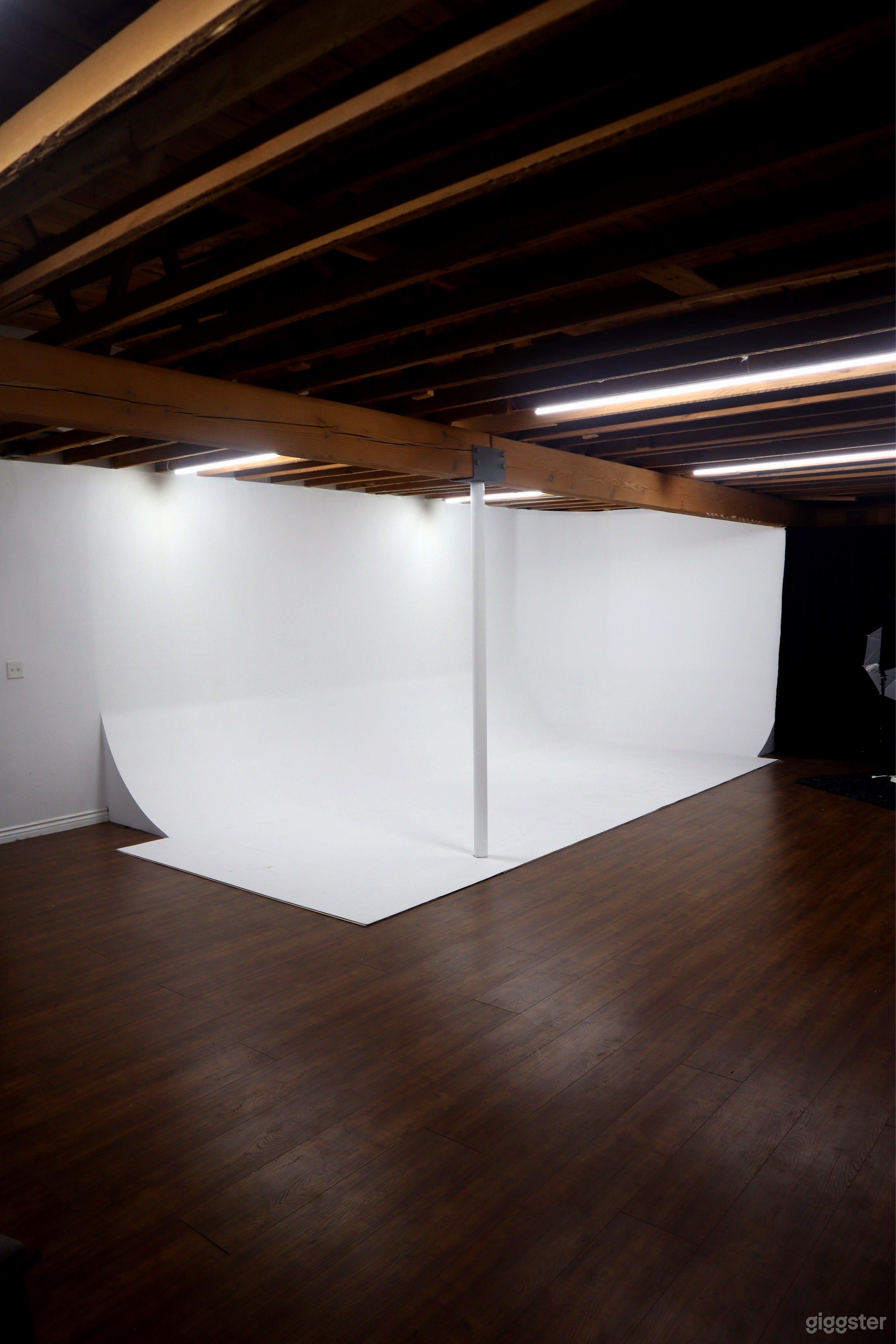 photography studio w/ lighting in fashion district Photo 2