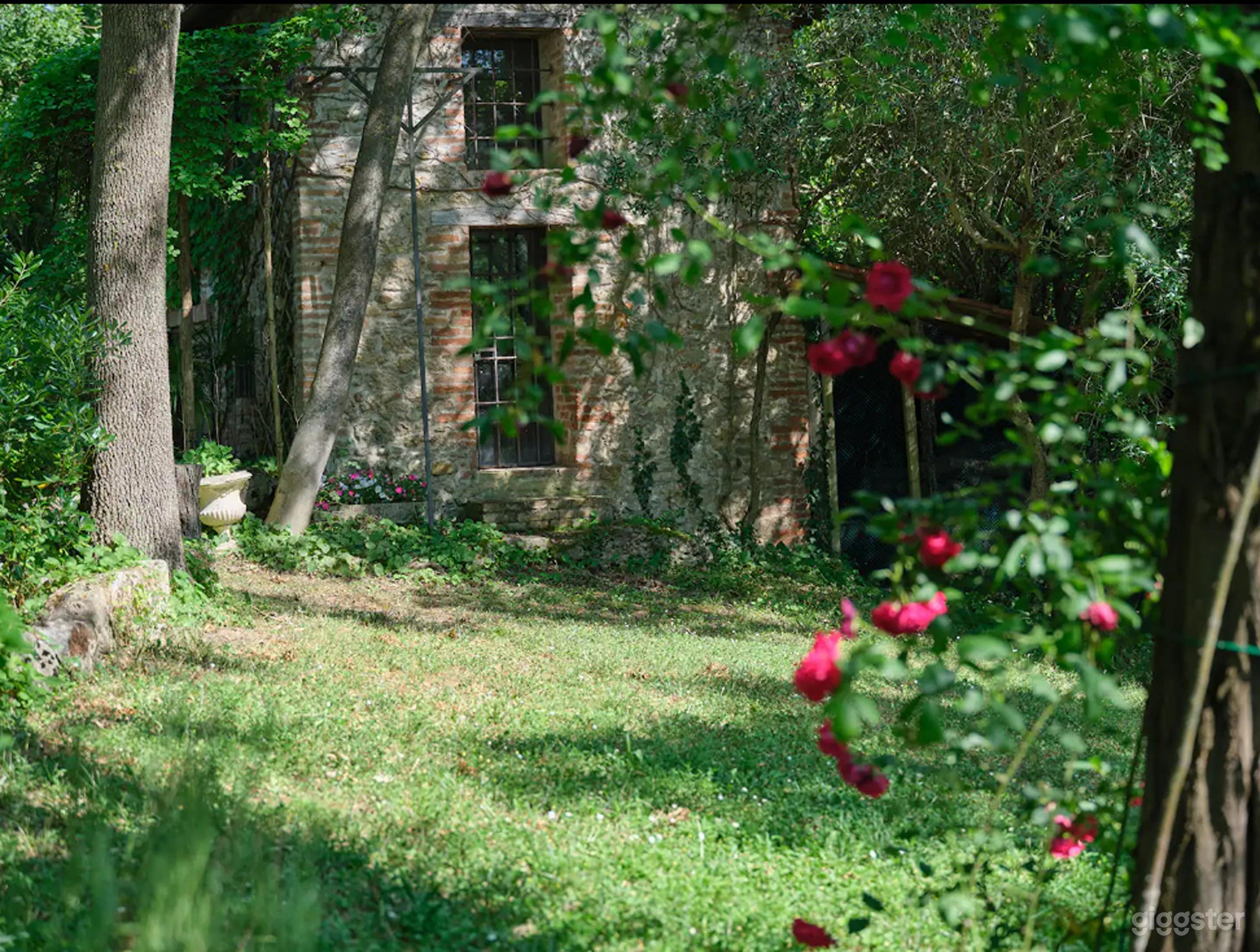 Foto di Ampio Giardino Privato in Tenuta di Campagna 4