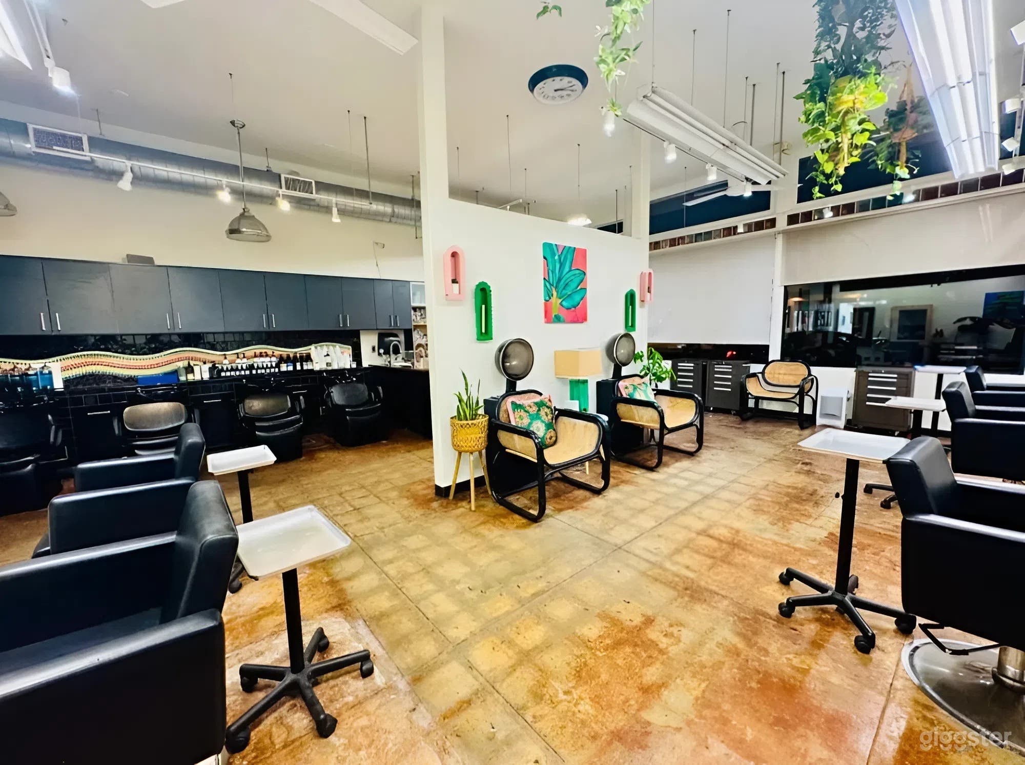 Flexible Salon Studio | 600 sq. ft. Creative Beauty Space Photo 3
