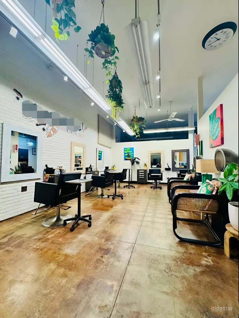 Estudio de Salón Flexible | 600 pies cuadrados de espacio creativo de belleza 