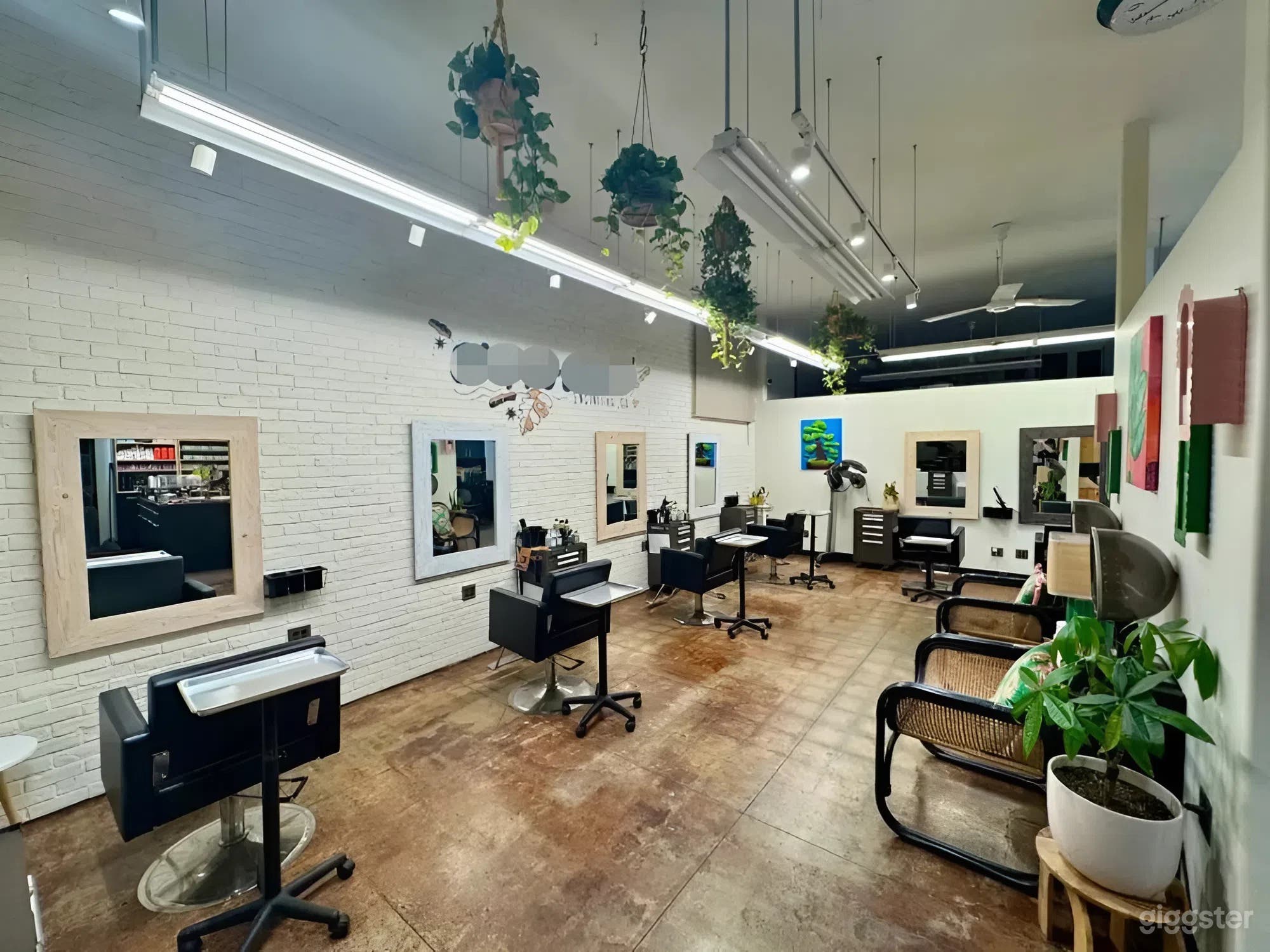 Flexible Salon Studio | 600 sq. ft. Creative Beauty Space Photo 2