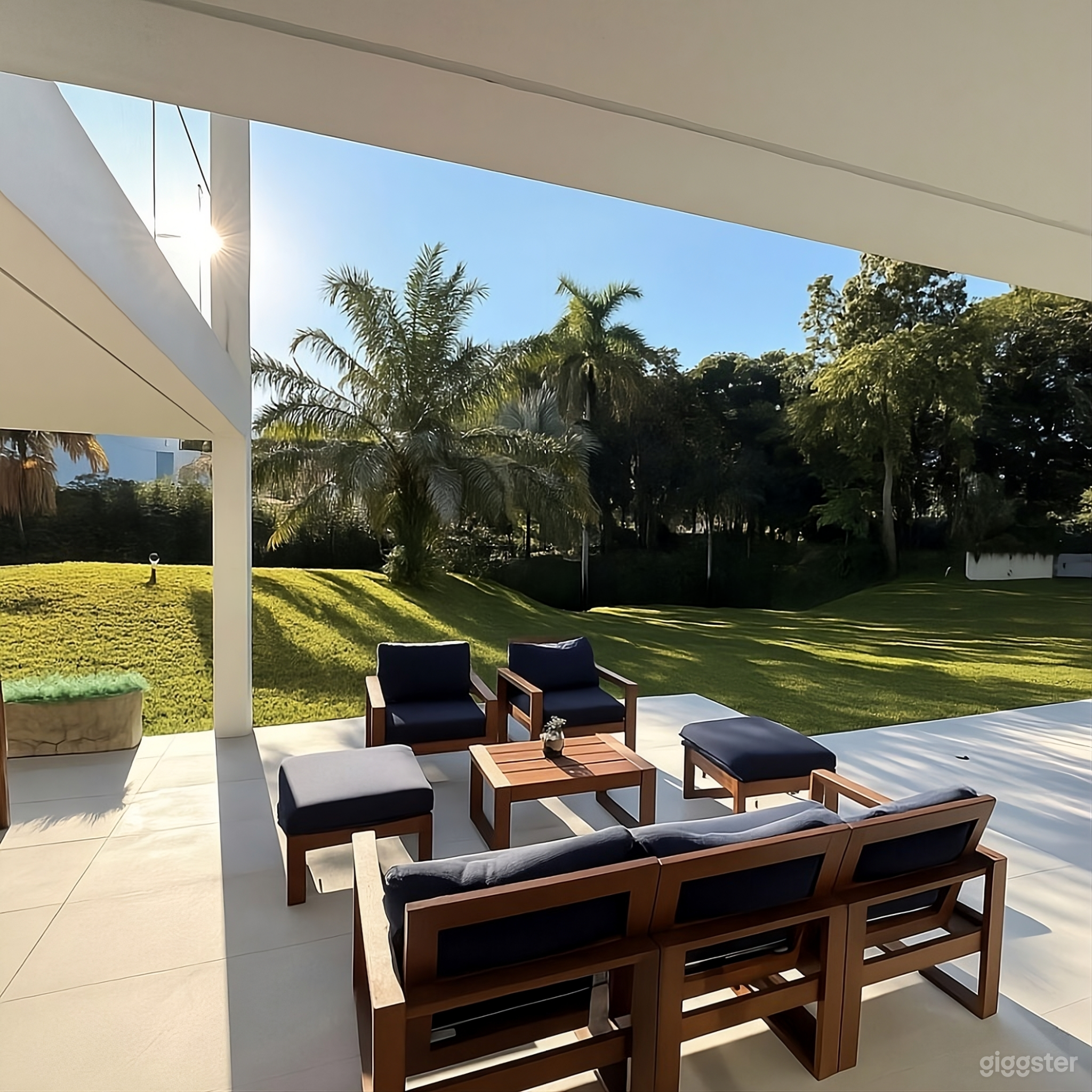 1.5 acres Secluded Enchanted Venue in Palmetto Bay Photo 1